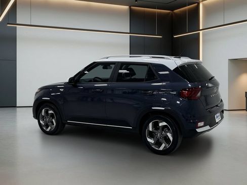 Certified 2024 Hyundai Venue Limited FWD image 3