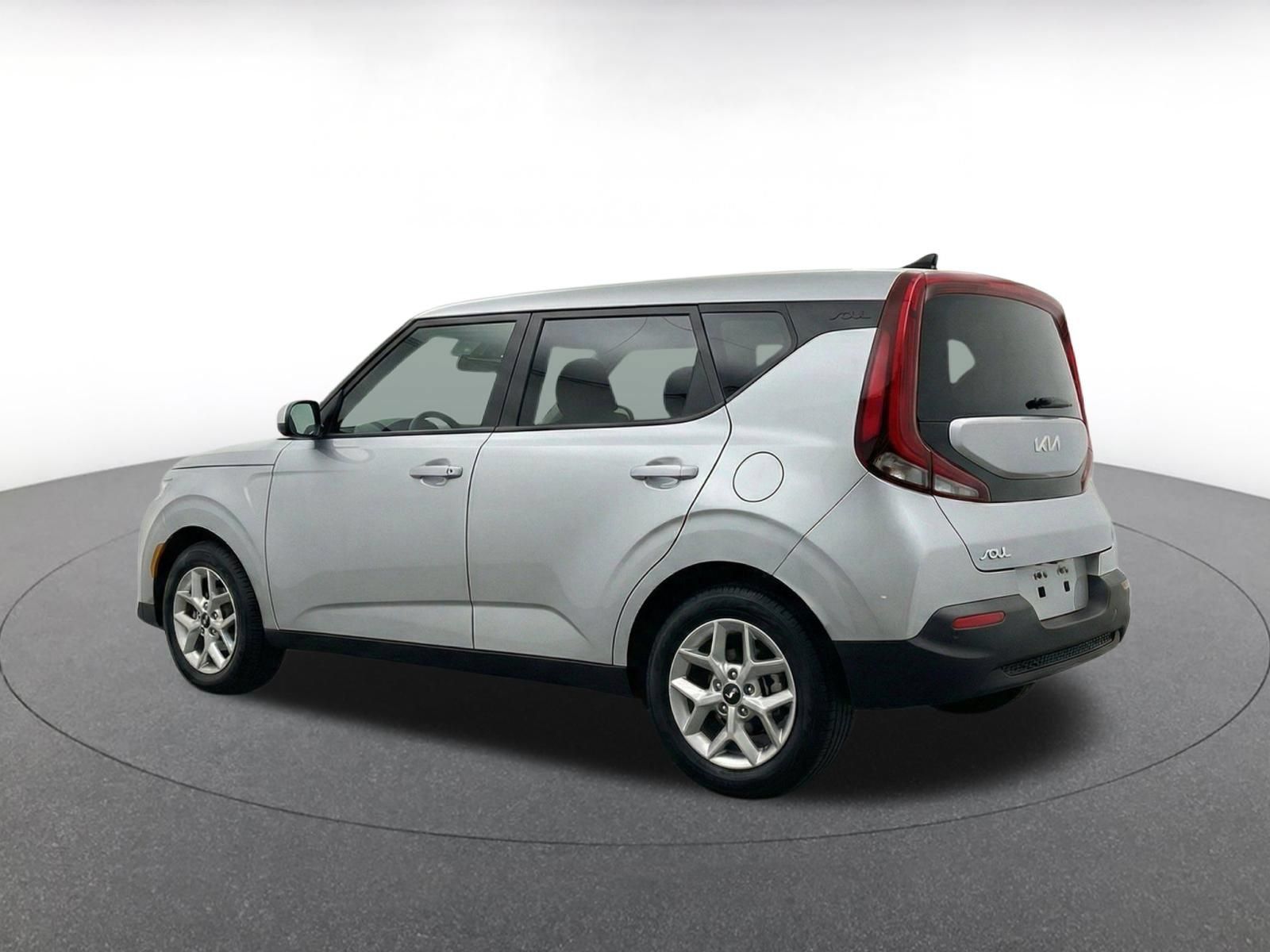Used 2025 Kia Soul LX w/ LX Technology Package FWD image 6
