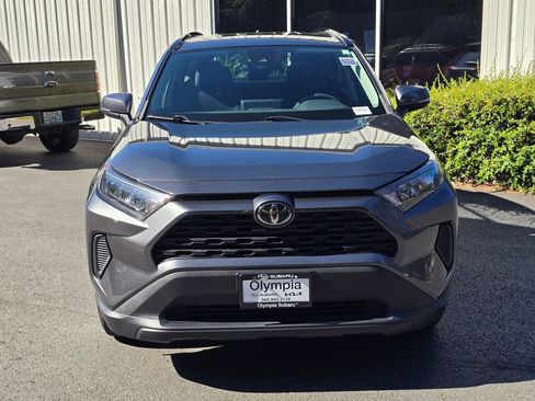 Used 2020 Toyota RAV4 LE AWD/4WD image 2