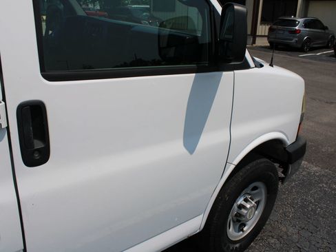 Used 2013 Chevrolet Express 3500 RWD image 9