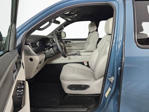 New 2026 Jeep Grand Wagoneer Limited w/ Rear Seat Video Group I AWD/4WD image 18