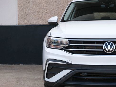 Used 2023 Volkswagen Tiguan SE image 3