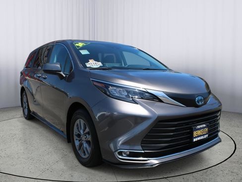 Used 2024 Toyota Sienna XLE AWD/4WD image 1