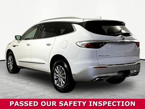 Used 2023 Buick Enclave Essence FWD image 4