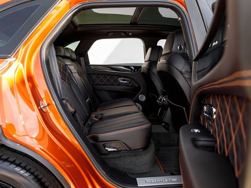 Used 2021 Bentley Bentayga image 38