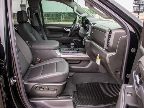 Used 2025 Chevrolet Silverado 1500 LTZ AWD/4WD image 13