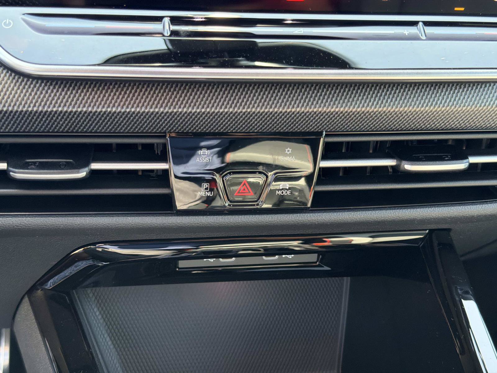 New 2026 Volkswagen GTI SE FWD image 24