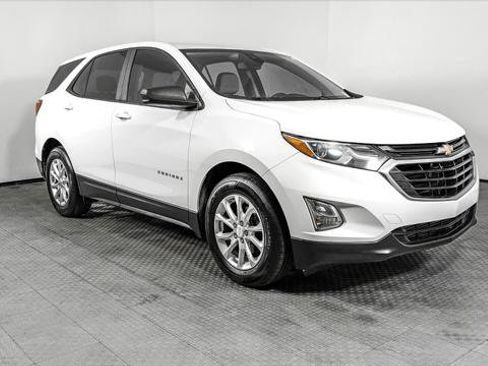 Used 2020 Chevrolet Equinox LS w/ LS Convenience Package FWD image 11