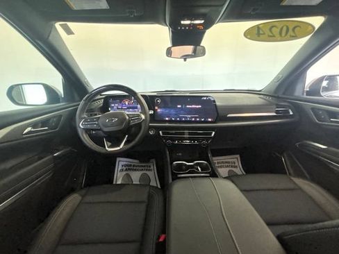 Used 2024 Chevrolet Traverse LT w/ Enhanced Driving Package AWD/4WD image 21