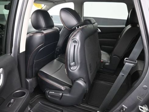Used 2020 Nissan Pathfinder SL AWD/4WD image 29