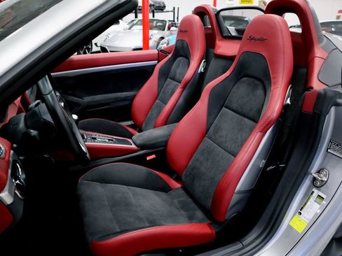 Used 2023 Porsche 718 Boxster Spyder RWD image 26