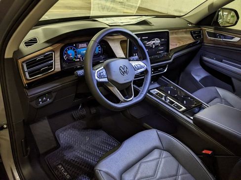 New 2026 Volkswagen Atlas SE image 8