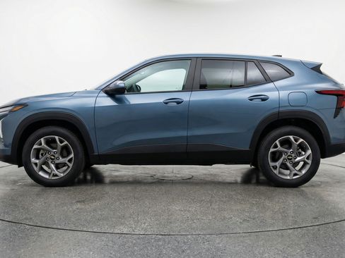 Used 2025 Chevrolet Trax LT w/ LT Convenience Package FWD image 5