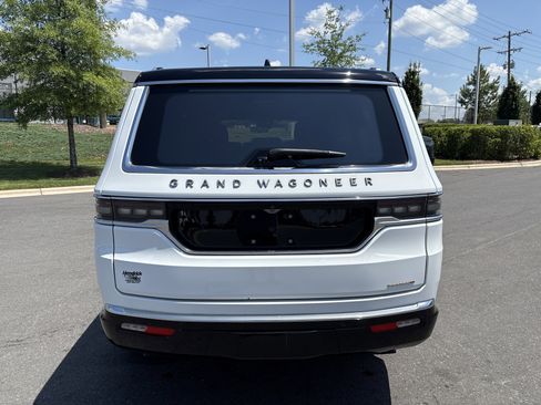 Used 2024 Jeep Grand Wagoneer Series III w/ Rear Seat Video Group 1 AWD/4WD image 8
