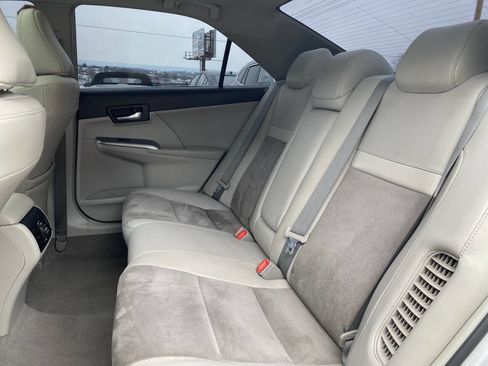 Used 2012 Toyota Camry XLE w/ Leather Pkg image 16