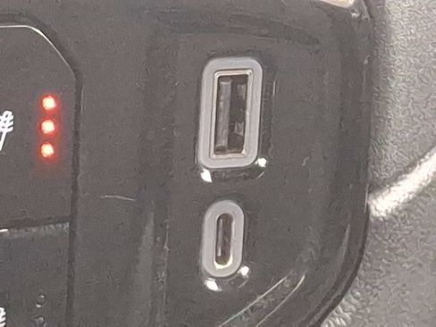 Used 2023 Chevrolet Silverado 1500 LT image 24