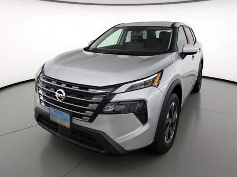 Used 2025 Nissan Rogue SV image 3