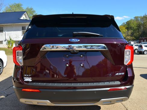 Used 2022 Ford Explorer XLT w/ Equipment Group 202A image 5