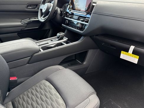 New 2025 Nissan Pathfinder SV image 14