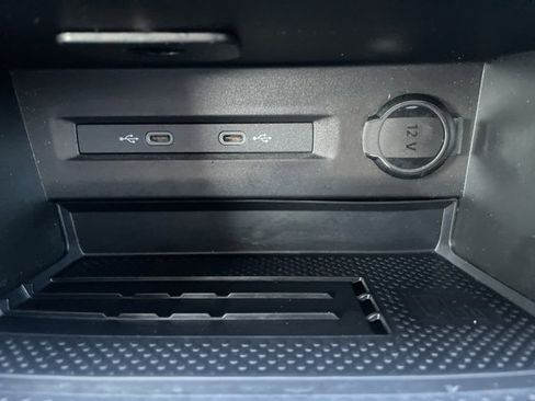 Certified 2025 Volkswagen Taos SE w/ Panoramic Sunroof Package image 21