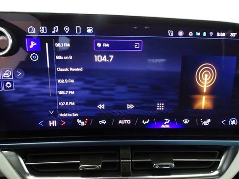 Used 2025 Chevrolet Equinox EV LT image 12