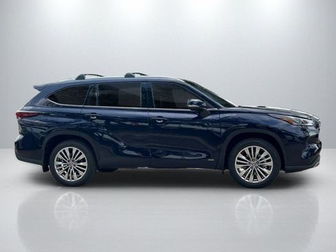 New 2026 Toyota Highlander Platinum AWD/4WD image 4
