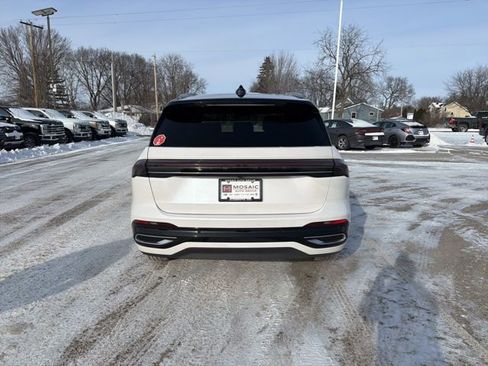 Used 2025 Lincoln Nautilus Reserve image 6