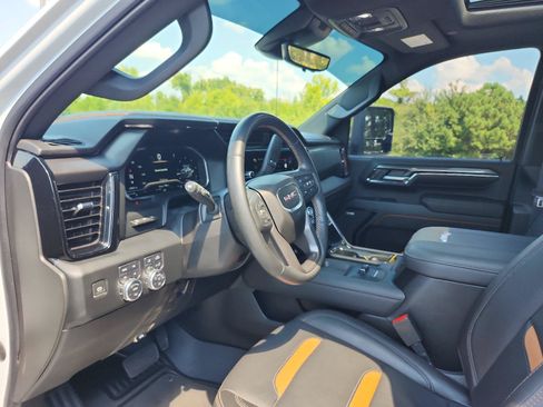Used 2024 GMC Sierra 2500 AT4 w/ AT4 Premium Plus Package AWD/4WD image 18
