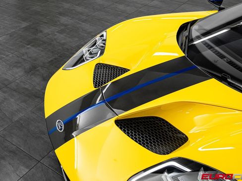 Used 2020 Ford GT Carbon Series RWD image 10