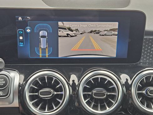 Used 2025 Mercedes-Benz GLB 250 image 19