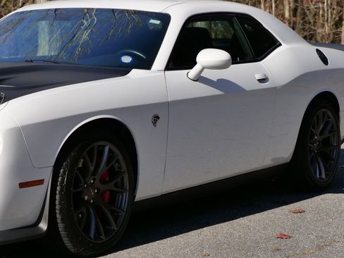 Used 2015 Dodge Challenger SRT Hellcat image 35