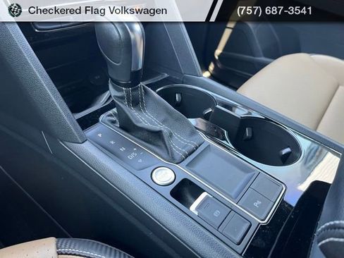 Used 2022 Volkswagen Atlas Cross Sport SE FWD image 40