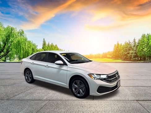 Certified 2024 Volkswagen Jetta SE image 2