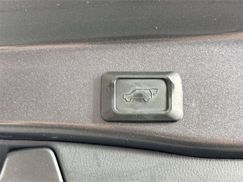 Used 2020 Toyota RAV4 XLE w/ Convenience Package image 38