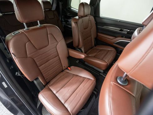 Used 2025 Kia Telluride SX Prestige AWD/4WD image 41