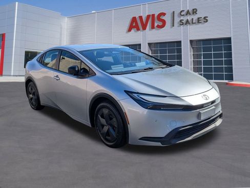 Used 2024 Toyota Prius LE image 3