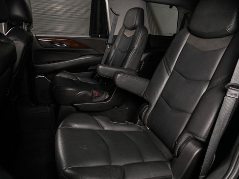 Used 2018 Cadillac Escalade Premium Luxury image 24