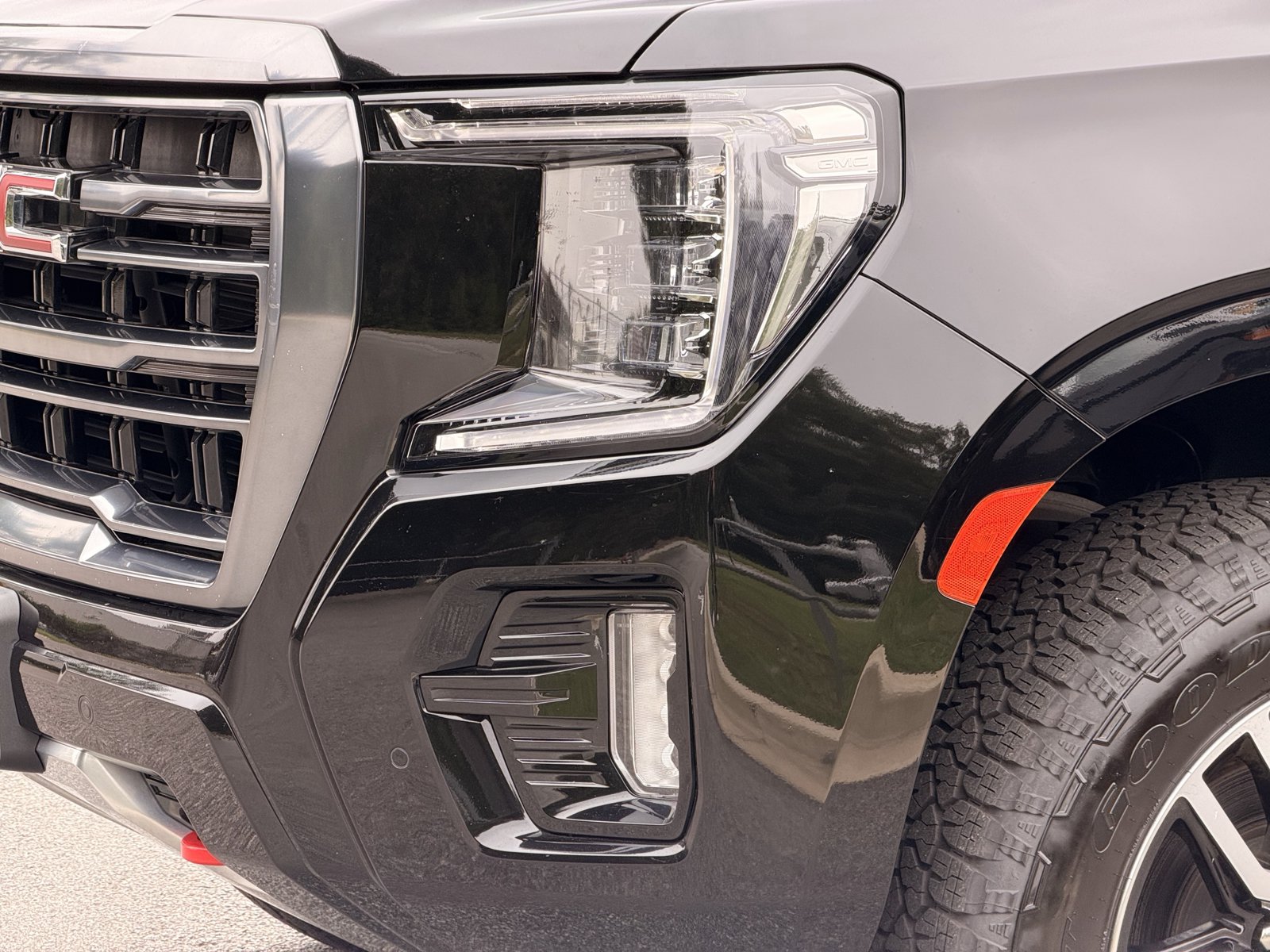 Used 2023 GMC Yukon AT4 w/ LPO, Floor Liner Package AWD/4WD image 8
