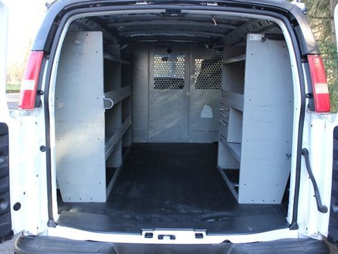 Used 2007 Chevrolet Express 1500 AWD image 12