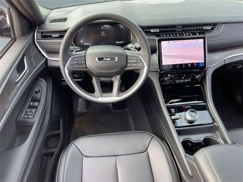 New 2025 Jeep Grand Cherokee Limited image 28