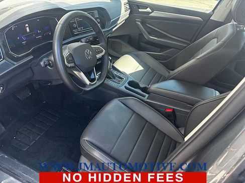 Used 2024 Volkswagen Jetta SE w/ Panoramic Sunroof Package FWD image 2