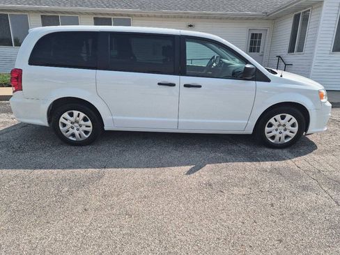 Used 2019 Dodge Grand Caravan SE FWD image 5