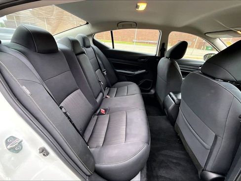 Used 2025 Nissan Altima 2.5 SV FWD image 25