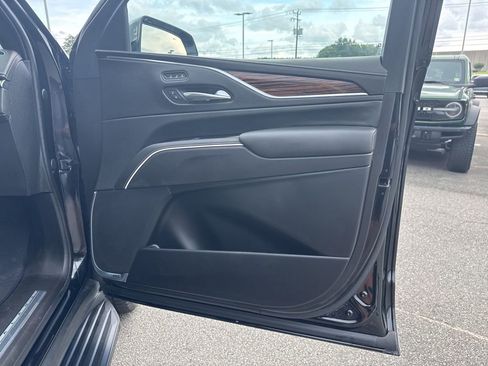 Used 2021 Cadillac Escalade Premium Luxury image 24