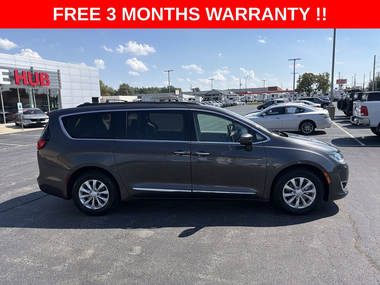 Used 2017 Chrysler Pacifica Touring-L FWD image 31