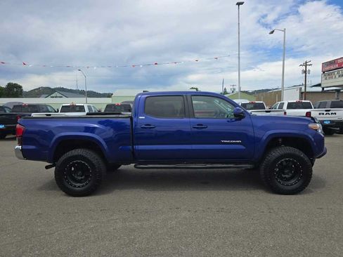 Used 2022 Toyota Tacoma SR5 AWD/4WD image 6