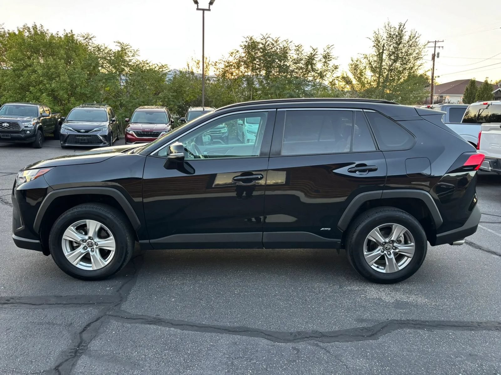 Used 2024 Toyota RAV4 XLE AWD/4WD image 4
