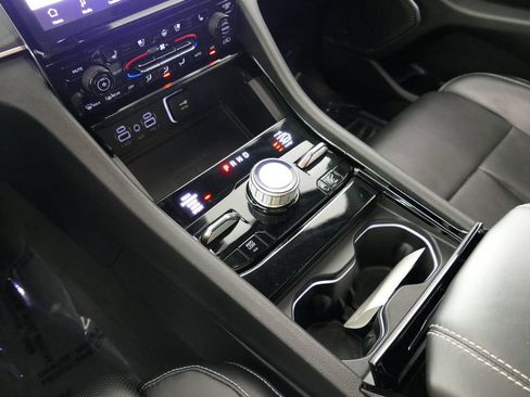 Used 2023 Jeep Grand Cherokee Overland w/ Luxury Tech Group IV AWD/4WD image 22