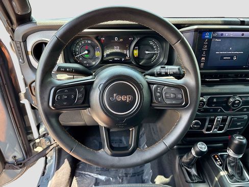 Used 2024 Jeep Wrangler Unlimited AWD/4WD image 13