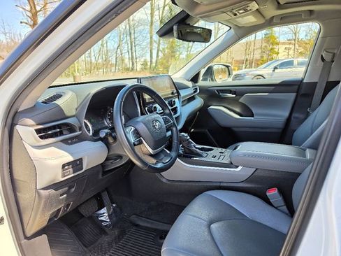 Used 2023 Toyota Highlander XLE AWD/4WD image 20
